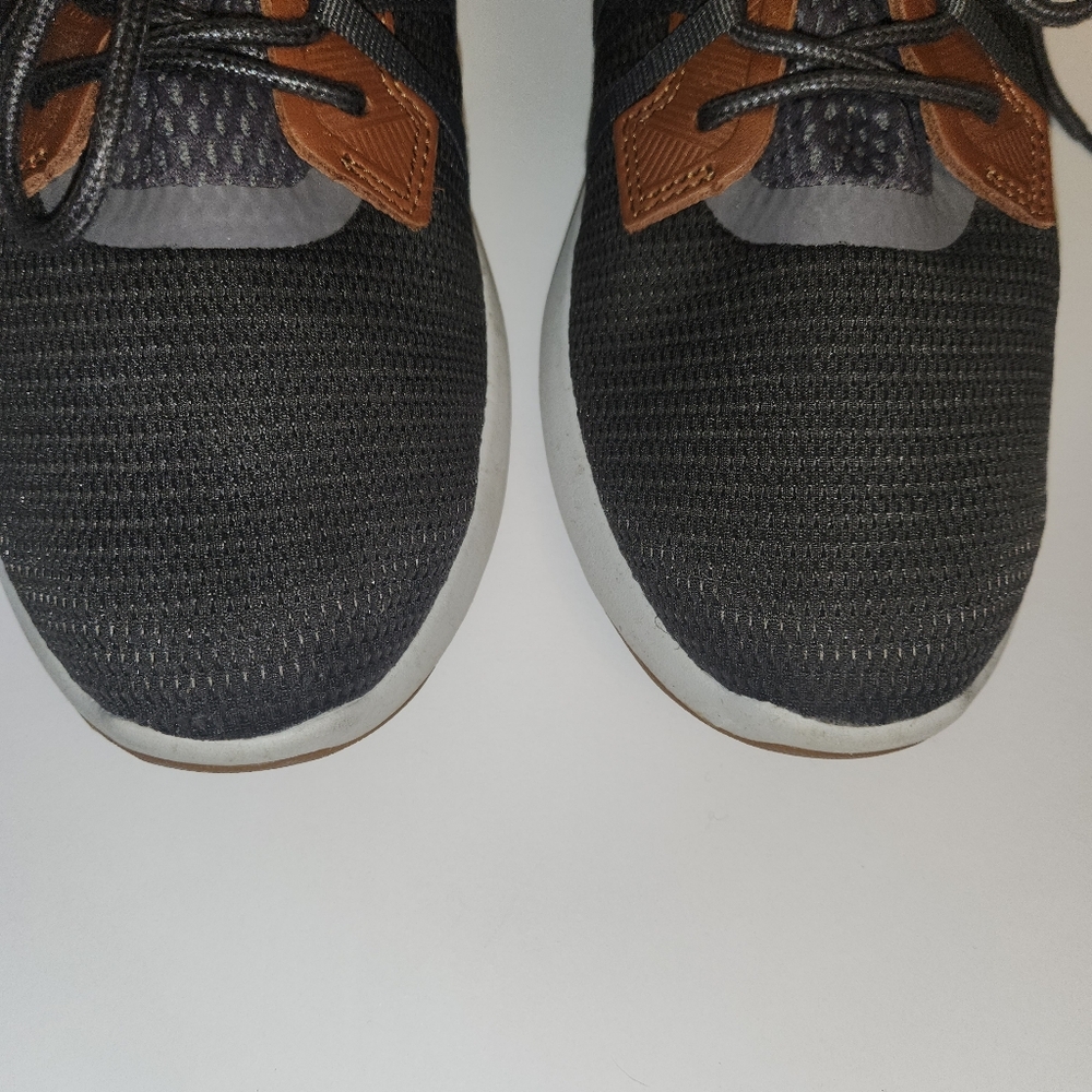 Olukai Mio Li Sneakers - Picture 9 of 10